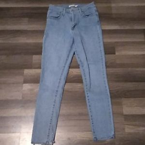 DISTRESSED Levi's 721 High Rise Skinny Jeans
